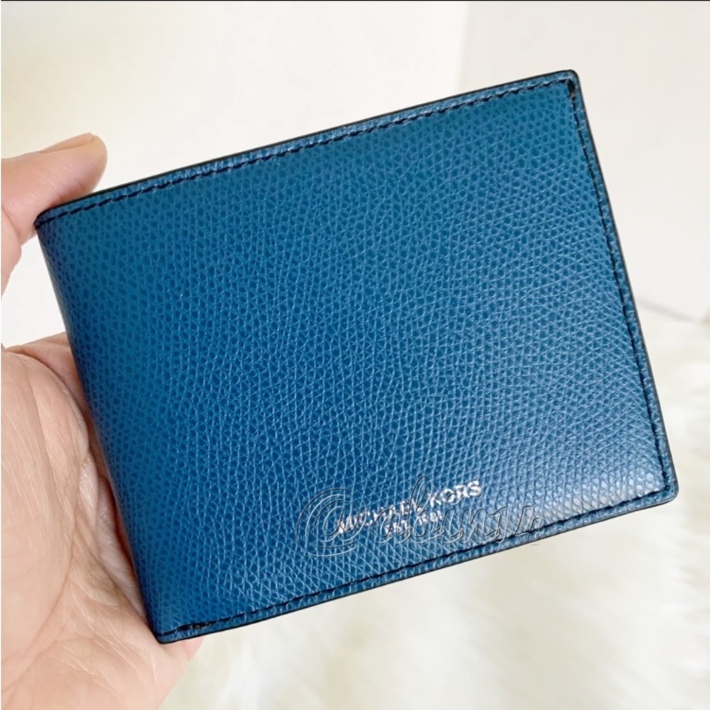 NWT Michael Kors Slim Billfold Leather Wallet